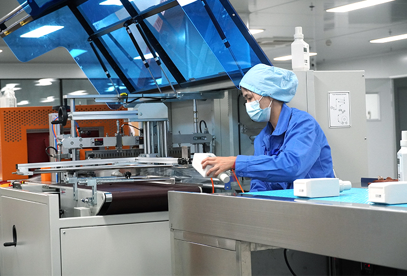 Daao Cosmetics:How can brands avoid homogeneous competition in the era of cosmetic OEM manufacturing?(pic1) 设备展示