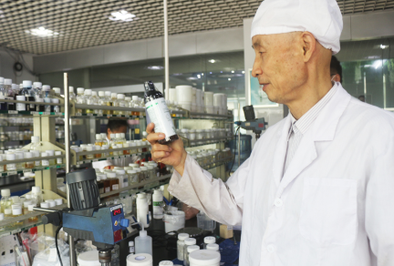 Daao Cosmetic OEM:Alcohol in cosmetics OEM What role does the formula play?(pic1) image.png