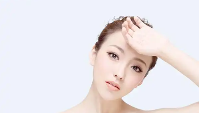DAAO cosmetics OEM:What kind of skincare products should I use for oily skin?(pic1) image.png